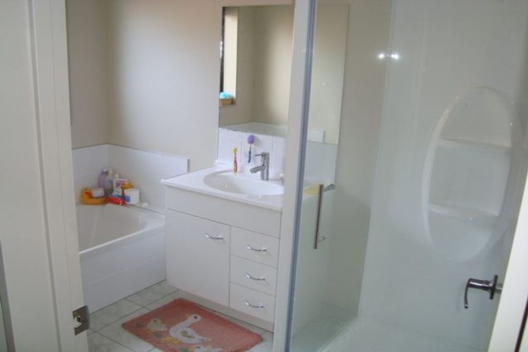 Photo of property in 11 Shrule Place, Huntington, Hamilton, 3210