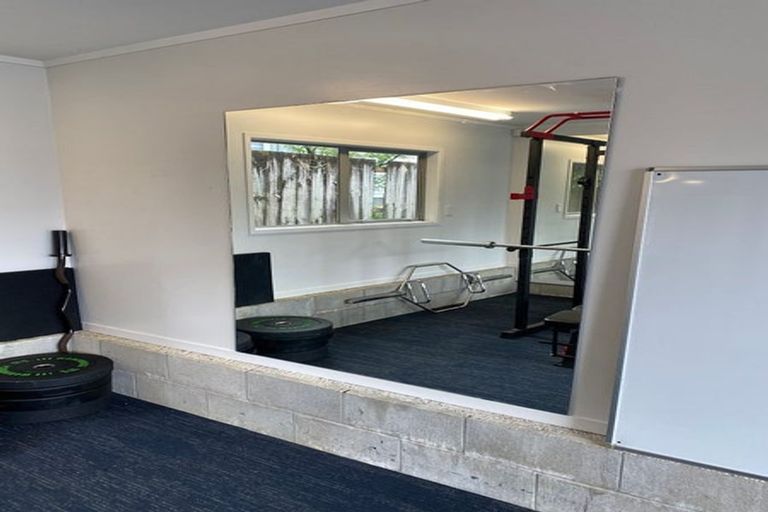 Photo of property in 1/127 Atkinson Road, Titirangi, Auckland, 0604