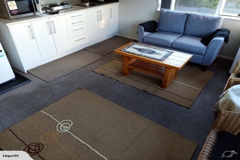 Photo of property in 8 Stubbs Place, Fairview Heights, Auckland, 0632