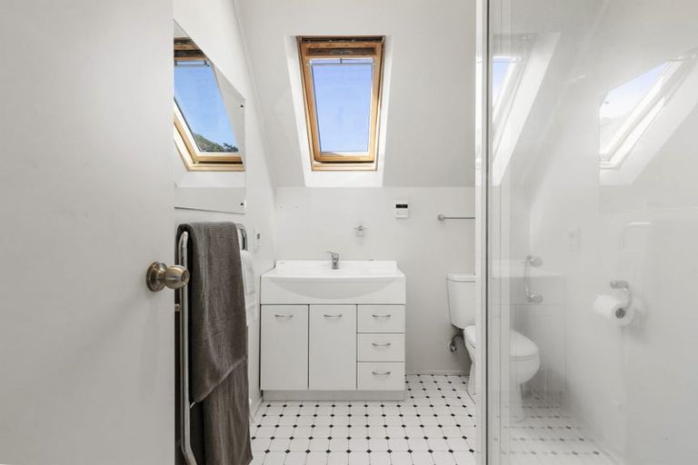 Photo of property in 7 Pinnacle Street, Seatoun, Wellington, 6022