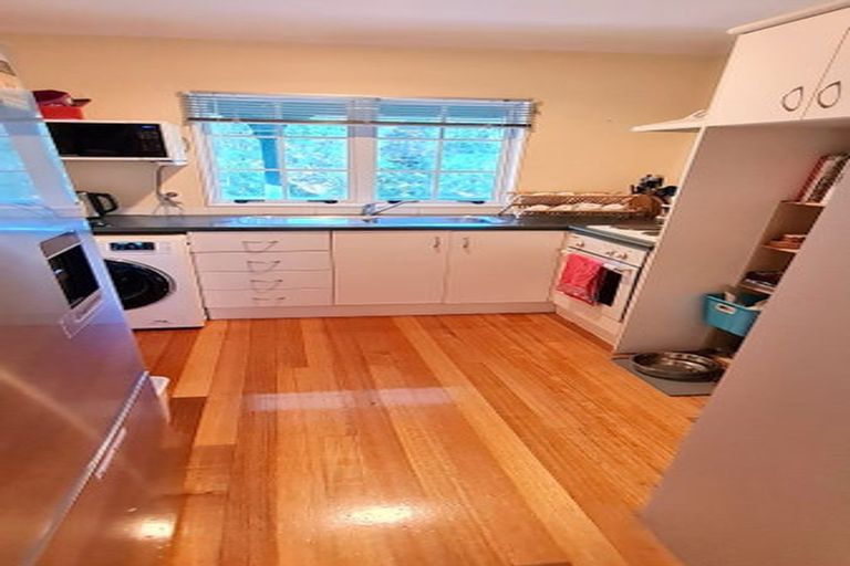 Photo of property in 25 Glenfern Road, Mellons Bay, Auckland, 2014