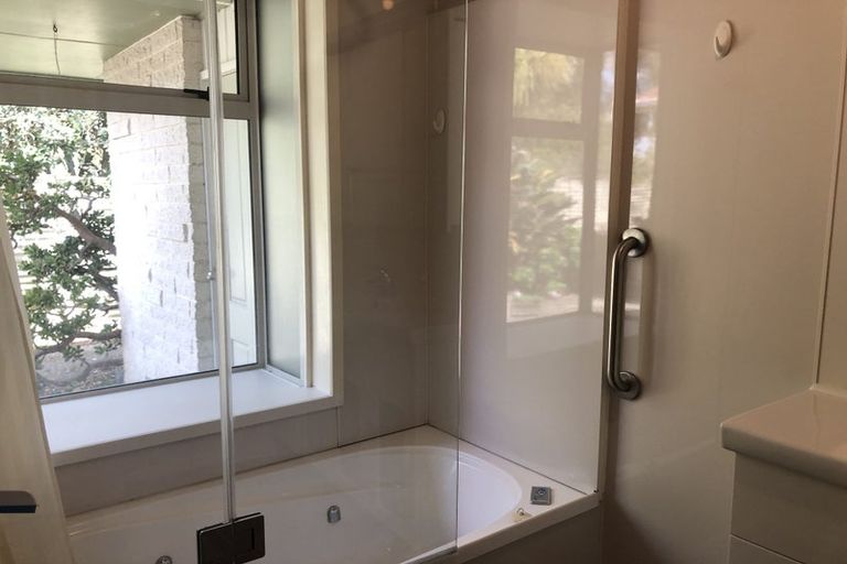 Photo of property in 1 Bambery Court, Palmerston North, 4414