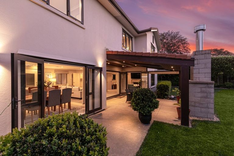 Photo of property in 2 Birchwood Grove, Greenhithe, Auckland, 0632