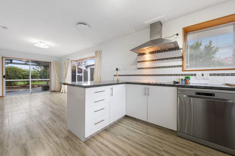 Photo of property in 15 Algie Place, Avonhead, Christchurch, 8042