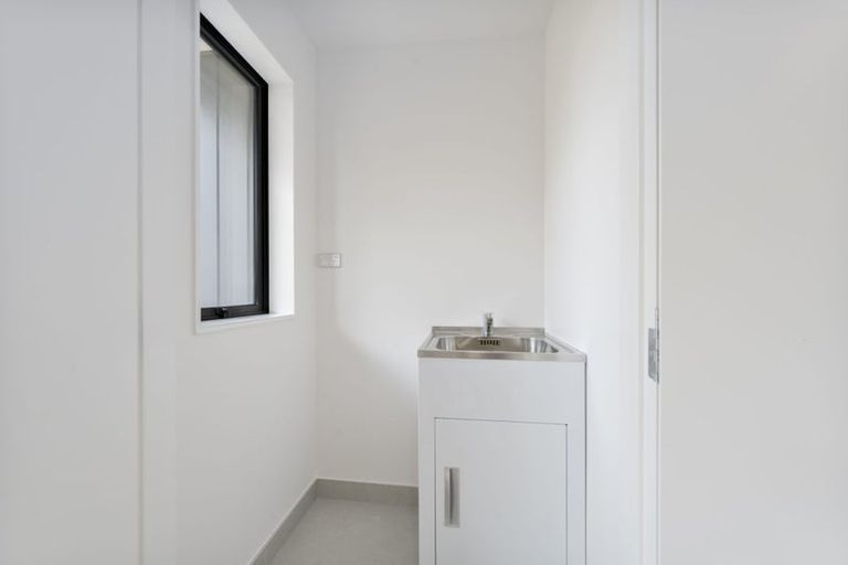 Photo of property in 31 Tiroroa Avenue, Te Atatu South, Auckland, 0610