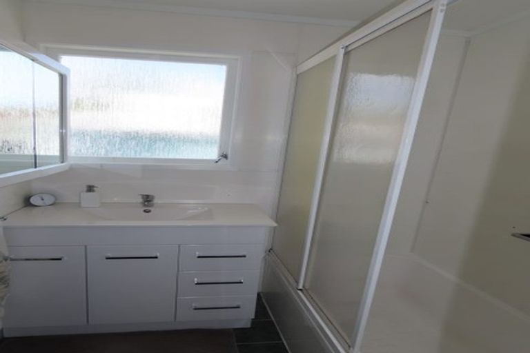 Photo of property in 8 Pipitea Place, Massey, Auckland, 0614