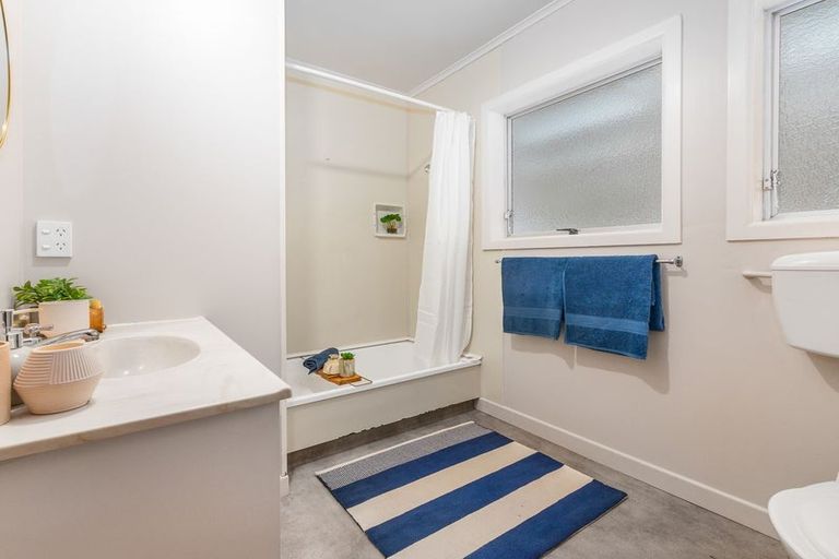 Photo of property in 52a Winchester Street, Levin, 5510