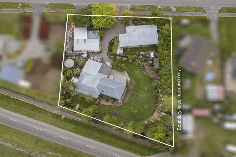 Photo of property in 8 Cross Street, Coalgate, 7673