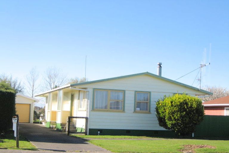 Photo of property in 1 Fergusson Street, Marton, 4710