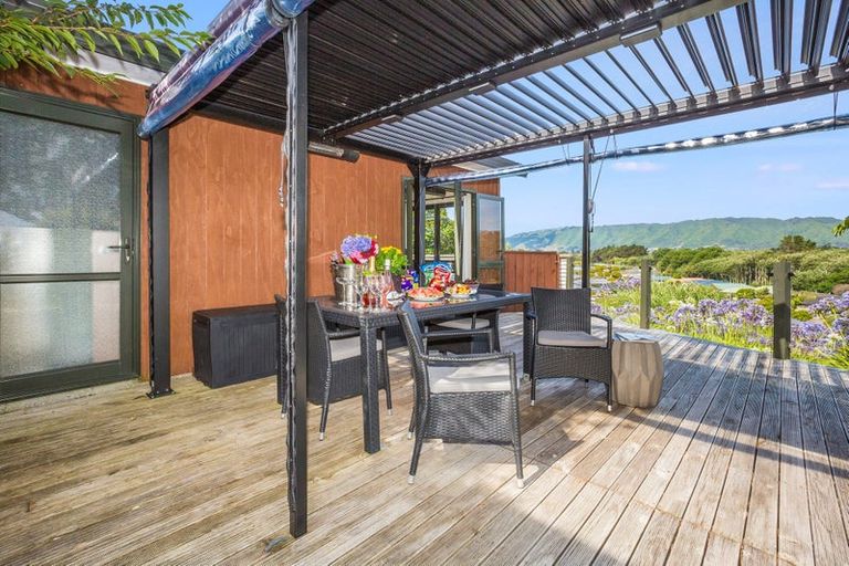 Photo of property in 25 Pine Ridge Terrace, Waikanae Beach, Waikanae, 5036