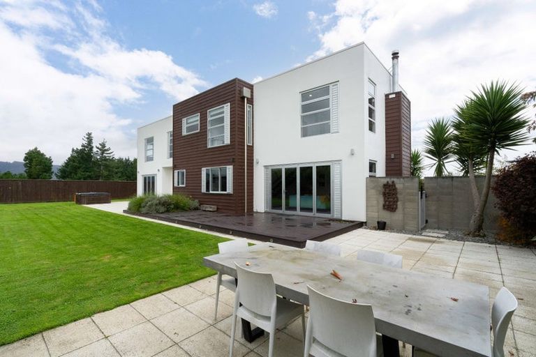 Photo of property in 24 Okarito Avenue, Levin, 5510