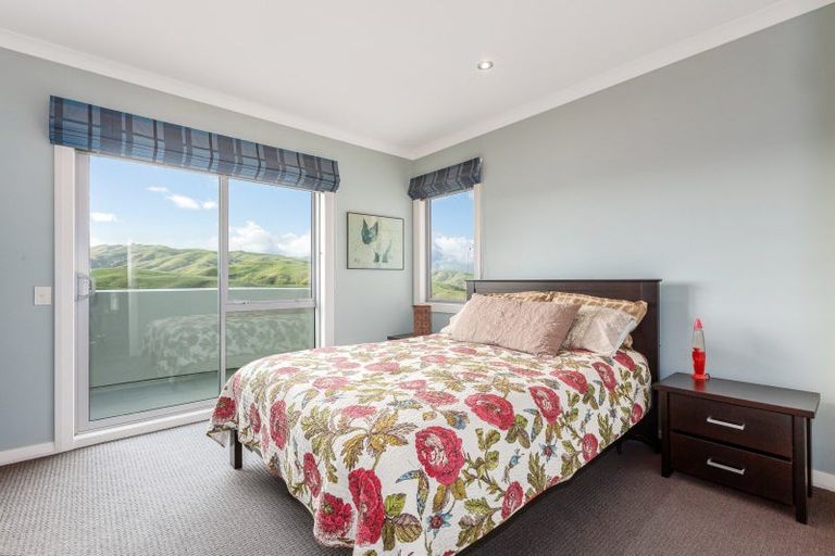 Photo of property in 3 Pendennis Point, Camborne, Porirua, 5026