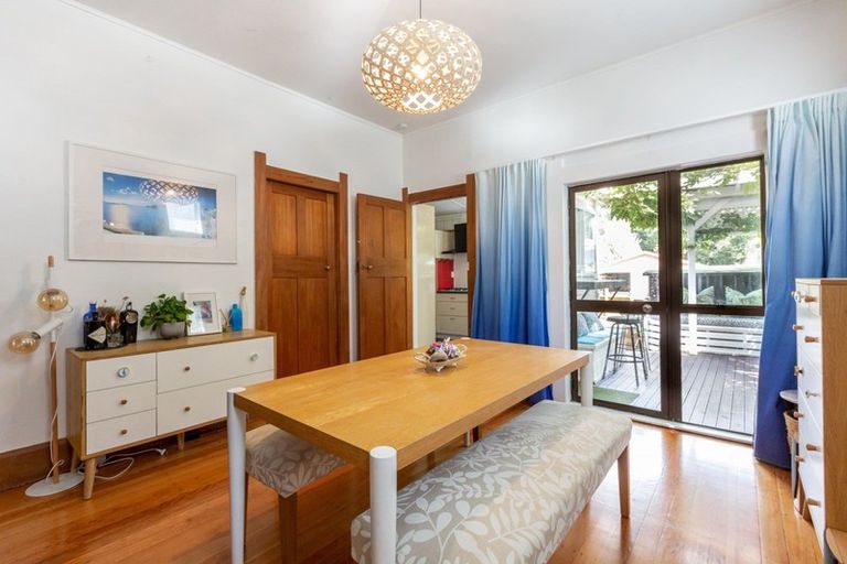 Photo of property in 18 Chaucer Road, Hospital Hill, Napier, 4110