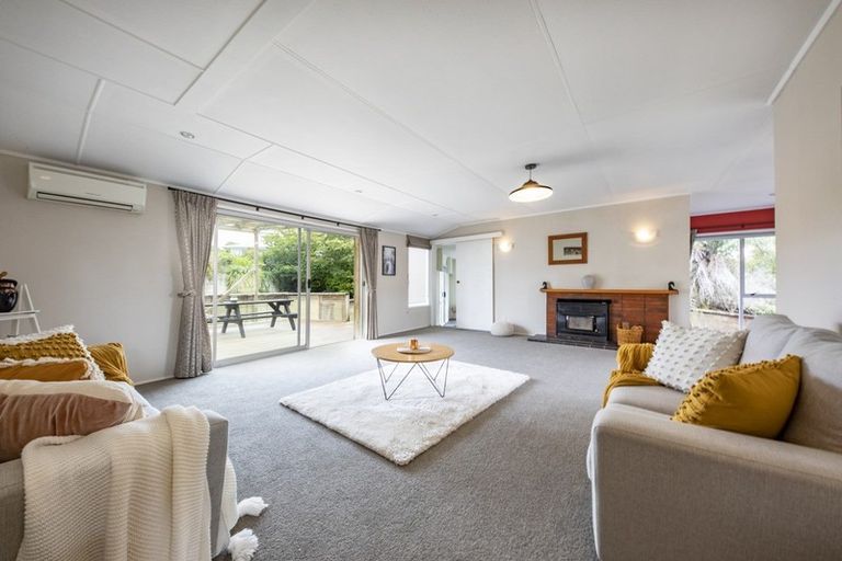 Photo of property in 76 Tiroroa Avenue, Te Atatu South, Auckland, 0610