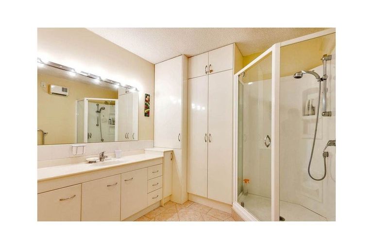 Photo of property in 5/25 Stanley Point Road, Stanley Point, Auckland, 0624