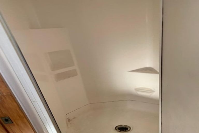 Photo of property in 8 Devonshire Road, Unsworth Heights, Auckland, 0632