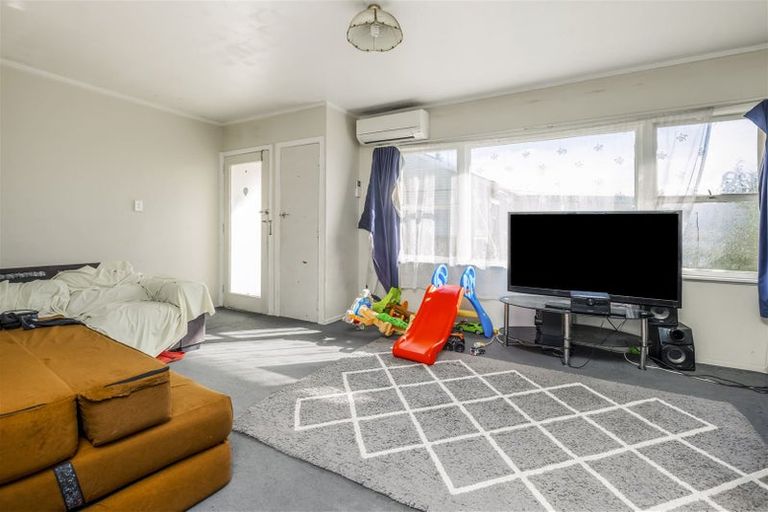 Photo of property in 2/49 Clendon Avenue, Papatoetoe, Auckland, 2025