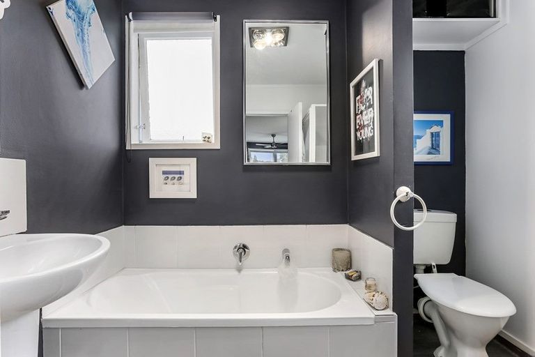 Photo of property in 3 The Circle, Manly, Whangaparaoa, 0930