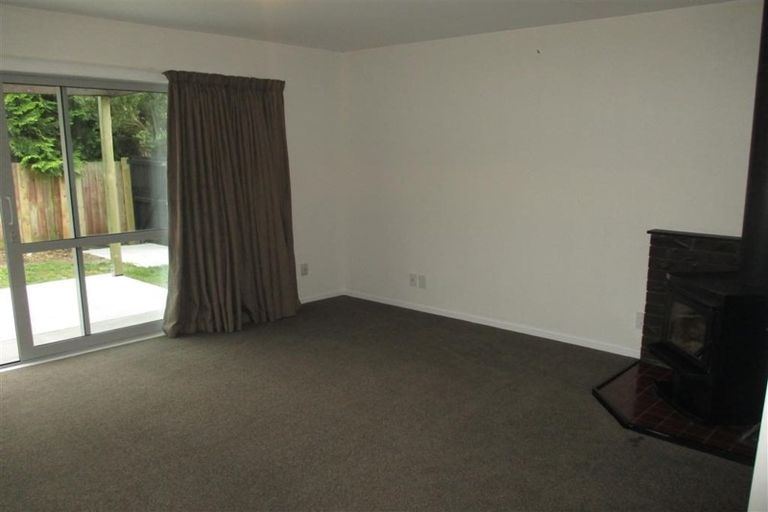 Photo of property in 2/73 Royal Park Drive, Parklands, Christchurch, 8083
