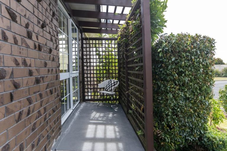Photo of property in 98 Dalwhinnie Parade, Highland Park, Auckland, 2010