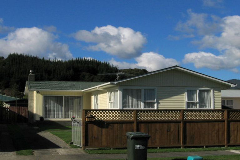 Photo of property in 22 Momona Street, Wainuiomata, Lower Hutt, 5014