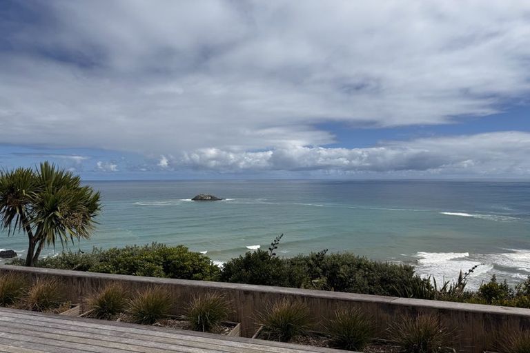 Photo of property in 1 Ngatira Road, Muriwai, Waimauku, 0881