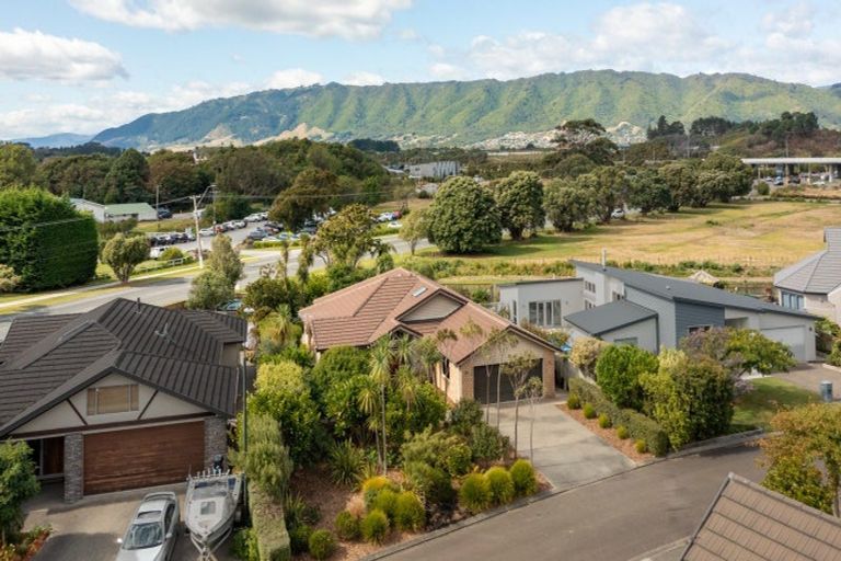 Photo of property in 4 Fairway Oaks Drive, Waikanae Beach, Waikanae, 5036