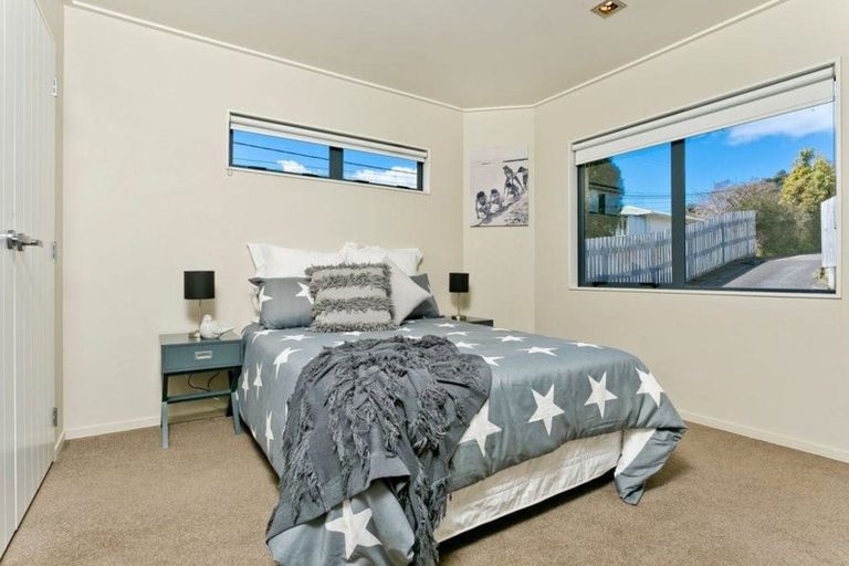 Photo of property in 229a Wairau Road, Totara Vale, Auckland, 0627