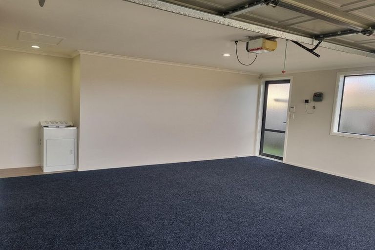 Photo of property in 24 Mt Lebanon Crescent, The Gardens, Auckland, 2105