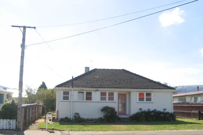 Photo of property in 28 Maclean Street, Wallaceville, Upper Hutt, 5018