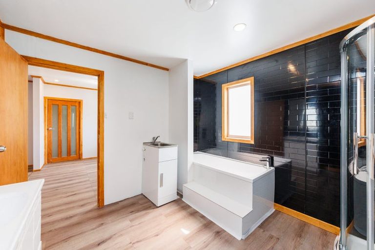 Photo of property in 19 Beach Street, Tangimoana, 4822