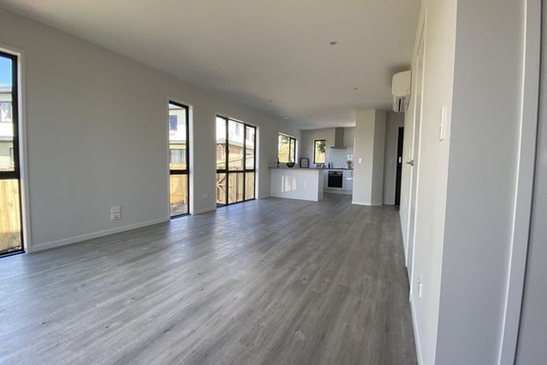 Photo of property in 1 Eric Gifford Drive, Ranui, Auckland, 0612