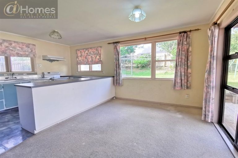 Photo of property in 16 Edgewood Way, Henderson, Auckland, 0612