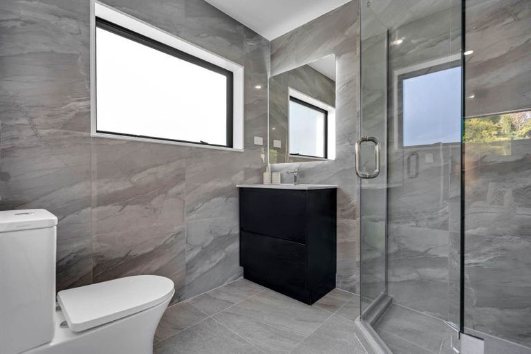 Photo of property in 8b South Lynn Road, Titirangi, Auckland, 0604