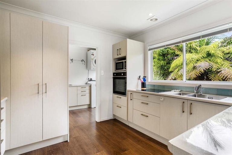 Photo of property in 114 Everitt Crescent, Whangamata, 3620