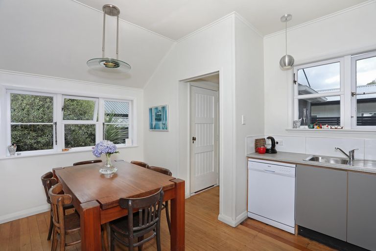 Photo of property in 31 Ihle Street, Terrace End, Palmerston North, 4410