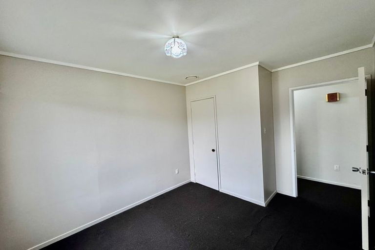 Photo of property in 1/15 Meadowcourt Drive, Manukau, Auckland, 2025