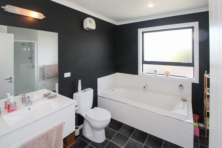 Photo of property in 17 Blue Stone Drive, Waiareka Junction, Oamaru, 9401