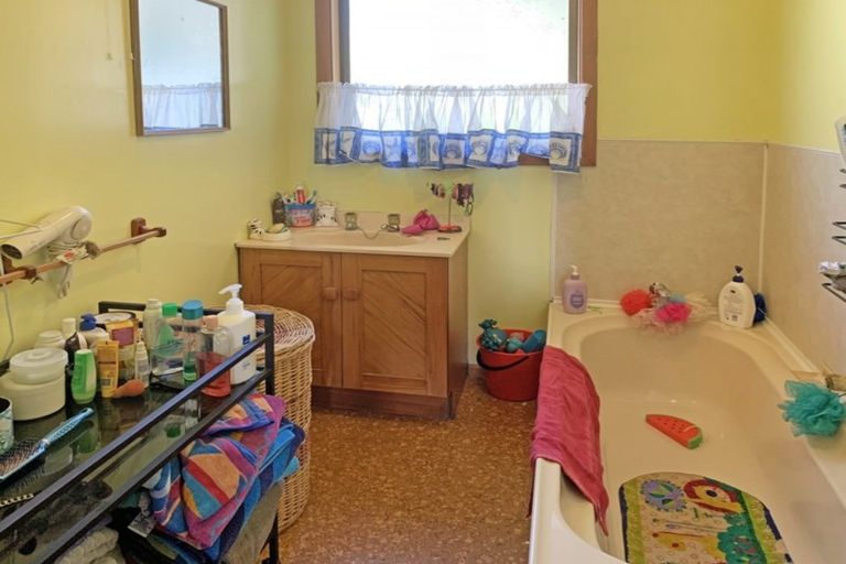 Photo of property in 5 Stuart Street, Owaka, 9535