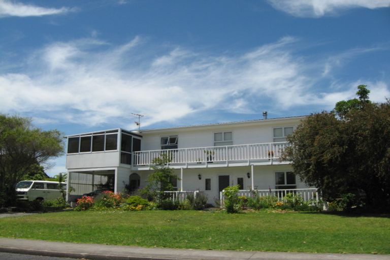 Photo of property in 1 Leaming Place, Clarks Beach, 2122