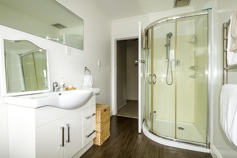 Photo of property in 12 Kent Crescent, Awapuni, Palmerston North, 4412