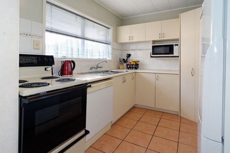 Photo of property in 1/6 Butterworth Drive, Glendene, Auckland, 0602