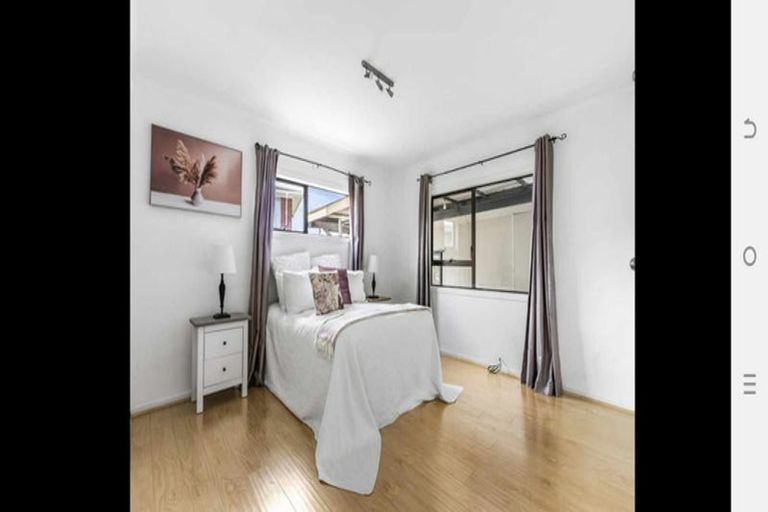 Photo of property in 1/14a Kurnell Drive, Botany Downs, Auckland, 2010