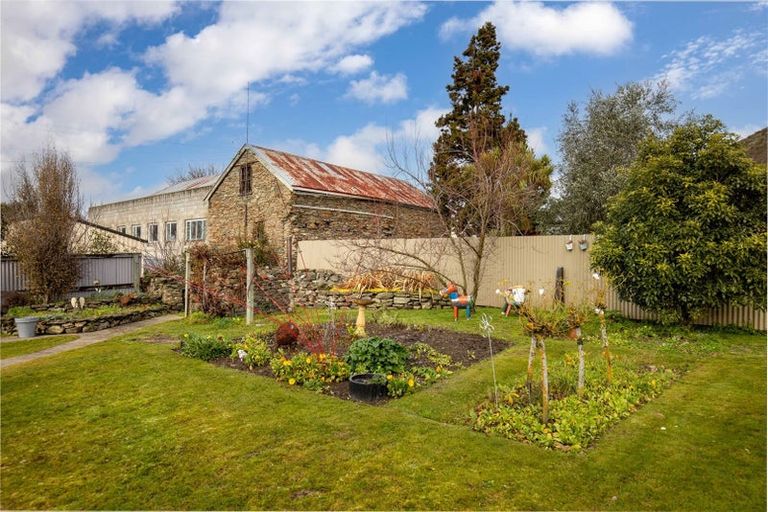 Photo of property in 83 Cheviot Street, Roxburgh, 9500