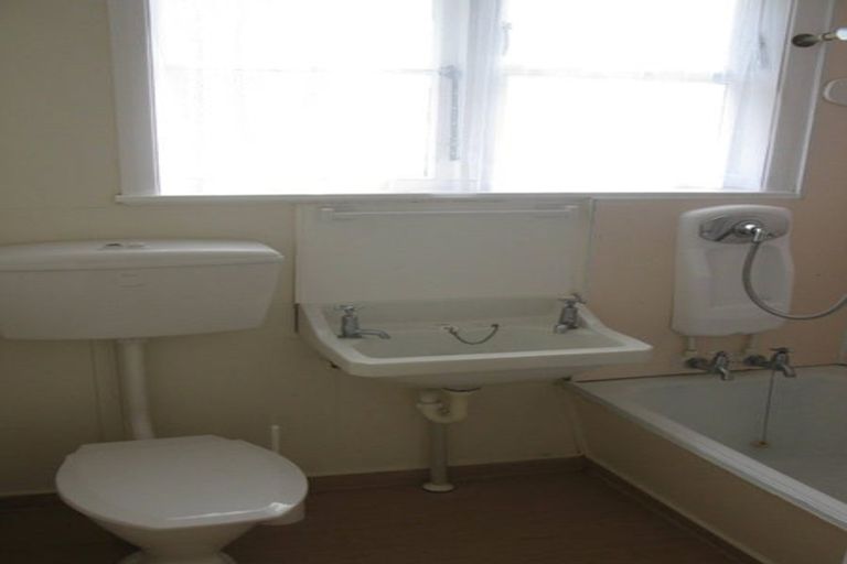 Photo of property in 35 Atiawa Crescent, Waiwhetu, Lower Hutt, 5010