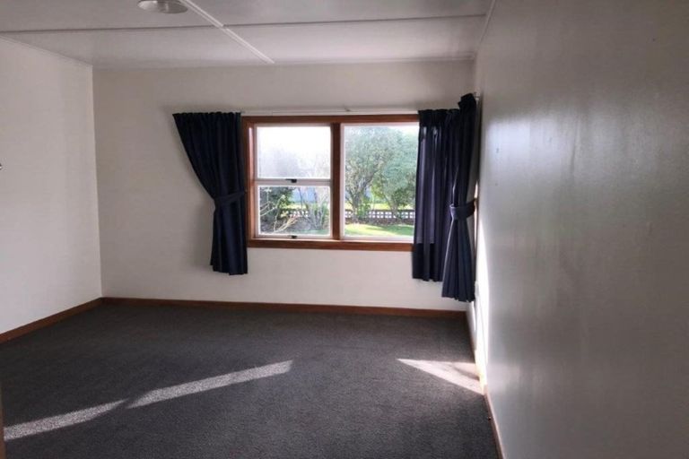 Photo of property in 1 Truby King Street, Merrilands, New Plymouth, 4312
