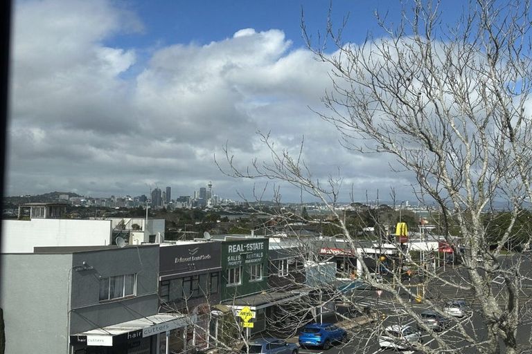 Photo of property in 1/14 Williamson Avenue, Belmont, Auckland, 0622