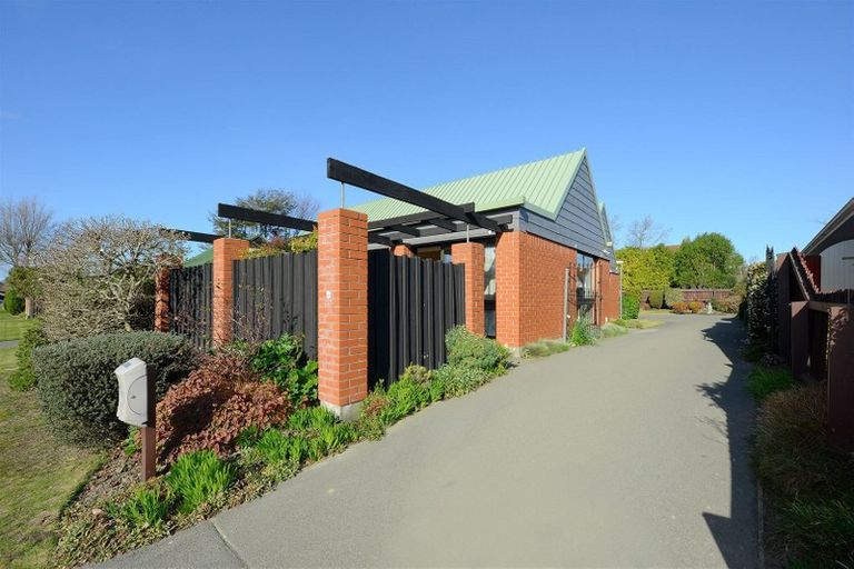 Photo of property in 11 Strathean Avenue, Avonhead, Christchurch, 8042