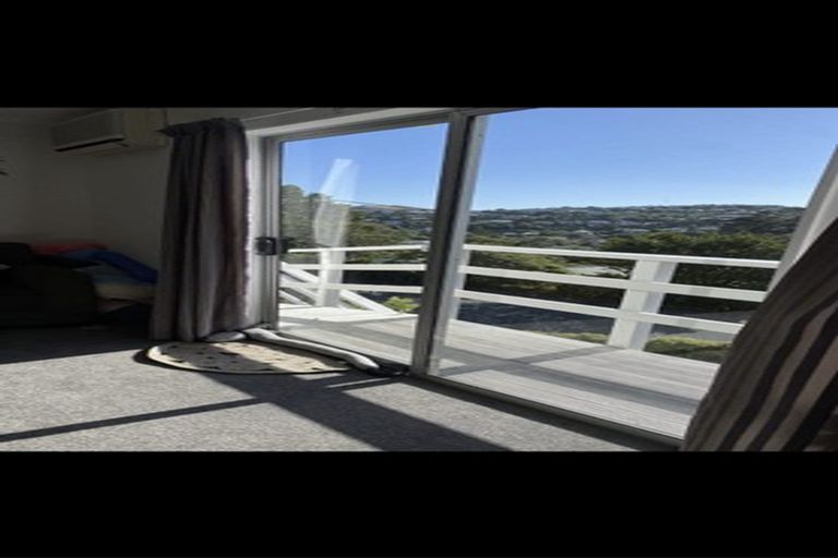 Photo of property in 3 Lomond Street, Newlands, Wellington, 6037