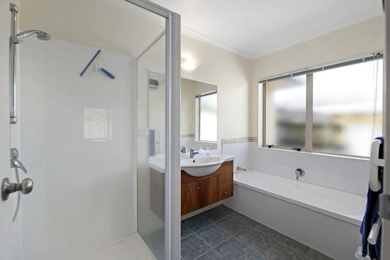 Photo of property in 8 Mcleod Place, Papamoa Beach, Papamoa, 3118